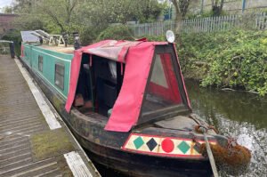 Read more about the article Is It Better to Use a Boat Broker or Sell Privately in the West Midlands? A Clear Comparison for Owners