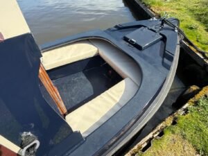 Read more about the article Continuous cruising vs marina mooring: which is right for you?
