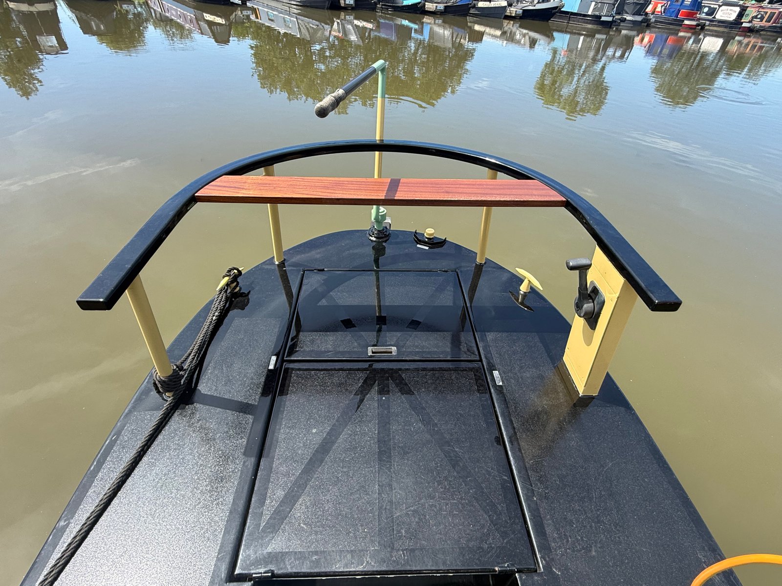 Read more about the article Wide beam vs narrowboat: which should you buy?