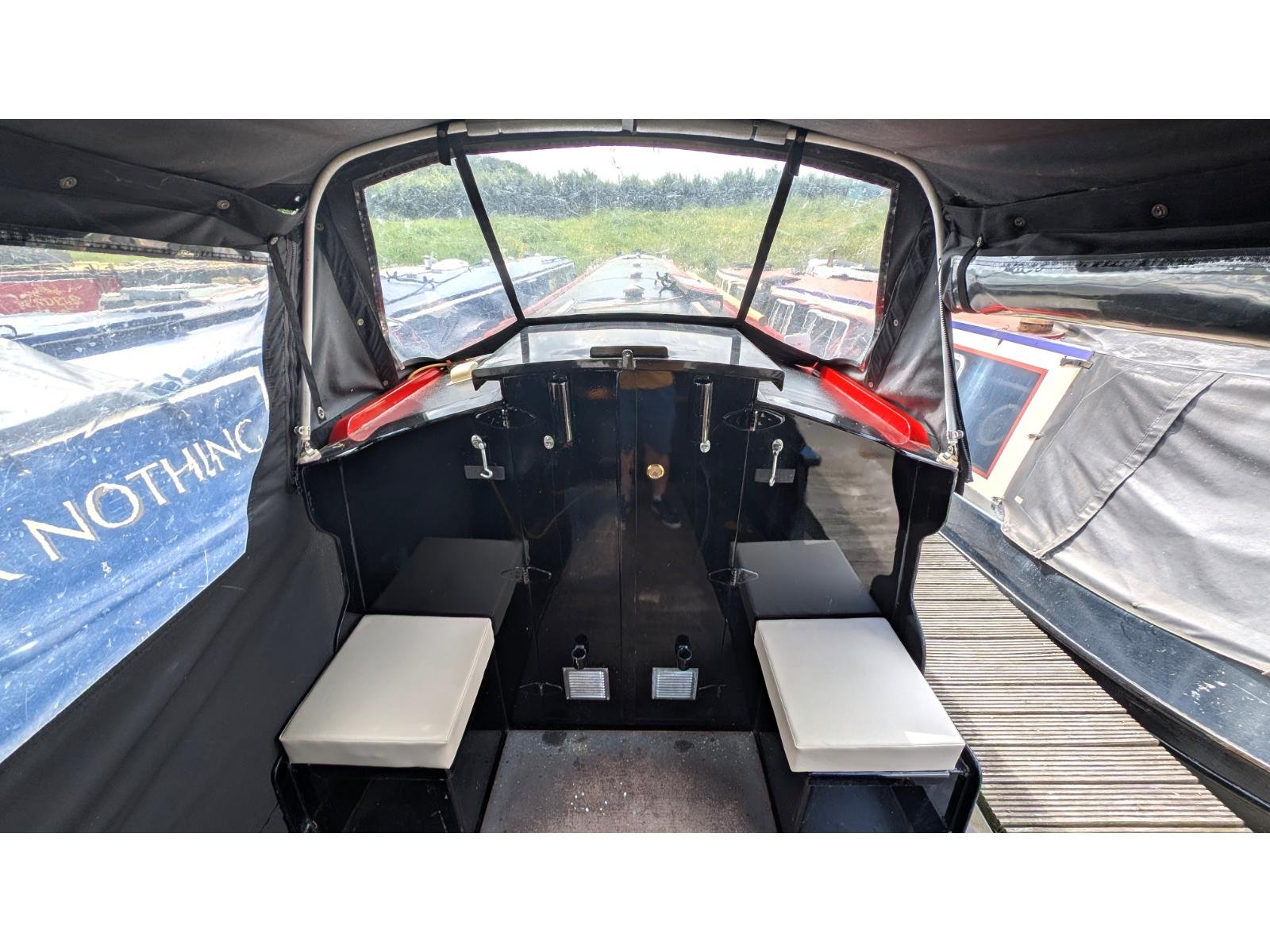 Cockpit 001